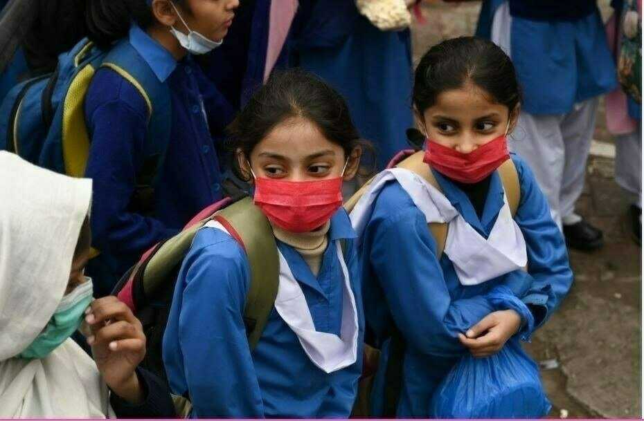 Severe smog and hazardous air pollution raise concerns over school closures in Lahore.