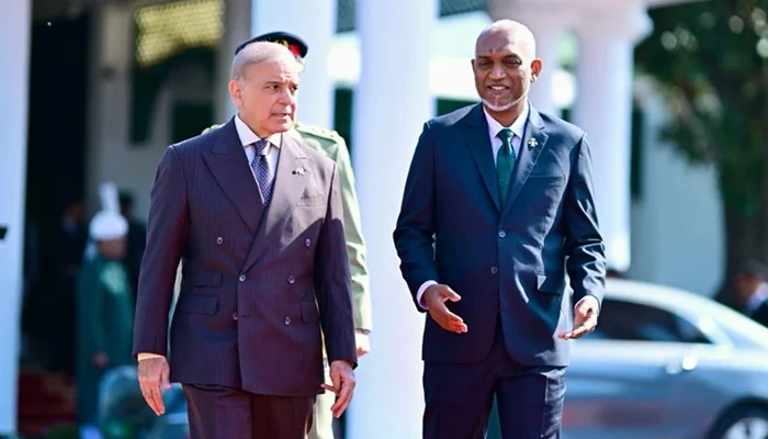 Blocking Pakistan’s water will be considered act of war, PM Shehbaz warns India Prime Minister Shehbaz Sharif addresses a joint press conference with Maldives President Mohamed Muizzu in Islamabad, warning India against blocking Pakistan's water supplies.