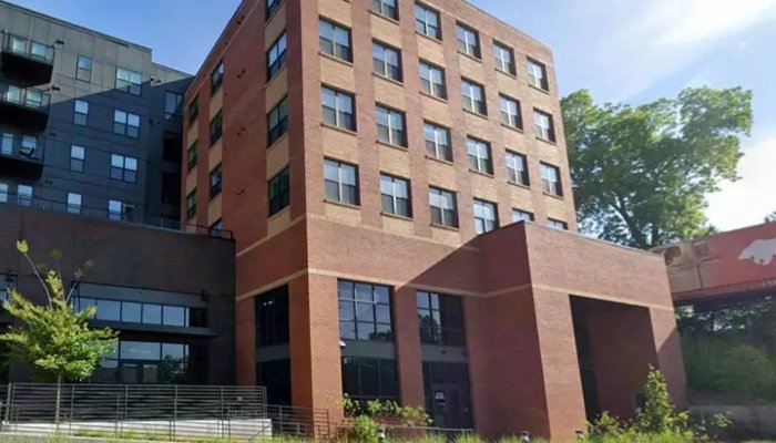 Woman Survives Eighth-Floor Fall in Georgia