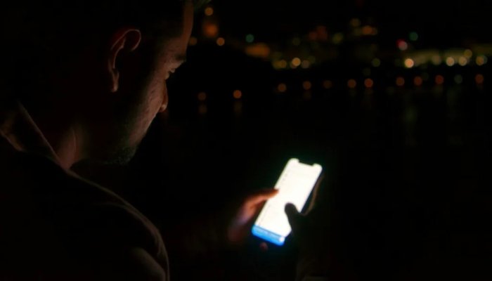 Using Your Phone After 10 PM? Your Sleep May Pay the Price