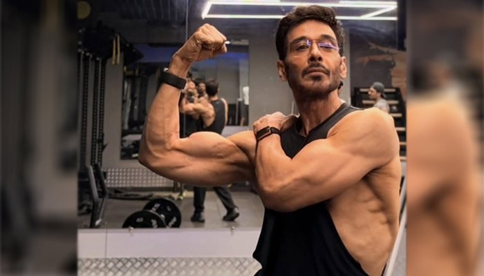 Faysal Quraishi shares a gym photo showcasing his muscular physique.