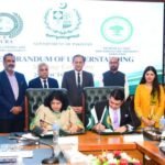 CCRA and PMAS-AAUR officials at the MoU signing ceremony to strengthen scientific research, laboratory testing and cannabis regulation in Pakistan.