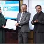 COMSATS University Islamabad Rector Prof. Dr. Raheel Qamar honours faculty members at the Best University Teacher Award 2025–26 ceremony in Islamabad.