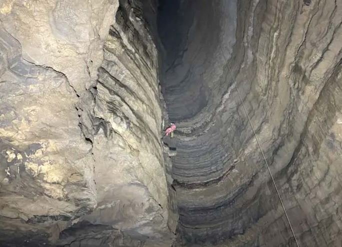 Asia’s Longest Cave Expands to 481.5km as China Expedition Uncovers New Fossils