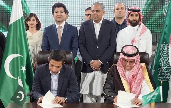 Islamabad to get first theme park under Saudi investment deal Mohsin Naqvi attends the signing ceremony between Saudi-Pakistan Business Council Chairman Prince Mansour bin Mohammed Al Saud and CDA Chairman Sohail Ashraf for Islamabad's proposed theme park.