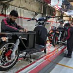 EFI and carburetor systems explain why most cars in Pakistan use fuel injection while mainstream motorcycles still rely on carburetors.