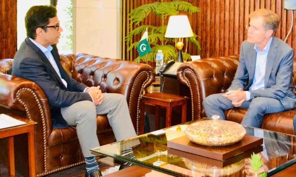 Norway, CDA discuss cooperation on Islamabad’s urban development Norwegian Ambassador Sigvald Hauge meets CDA Chairman Sohail Ashraf at CDA Headquarters in Islamabad to discuss urban development and bilateral cooperation.