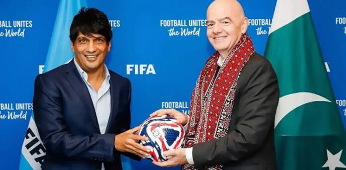 PFF President Meets FIFA Chief in Tokyo