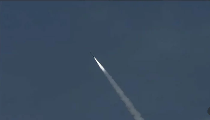 Pakistan Army successfully test-fires the extended-range Fatah-II ER hypersonic ballistic missile, according to ISPR.