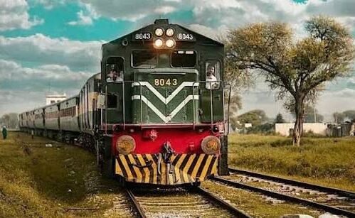 Pakistan Railways to Outsource 13 More Passenger Trains by December 31