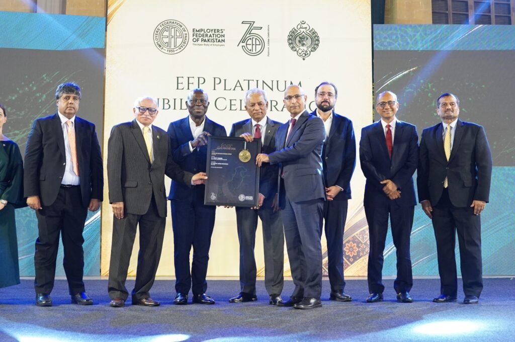 Jubilee Life Insurance Wins EFP’s Game Changer Icon Award : Jubilee Life Insurance CEO Javed Ahmed receives the Game Changer Icon of Pakistan award at Governor House Karachi.