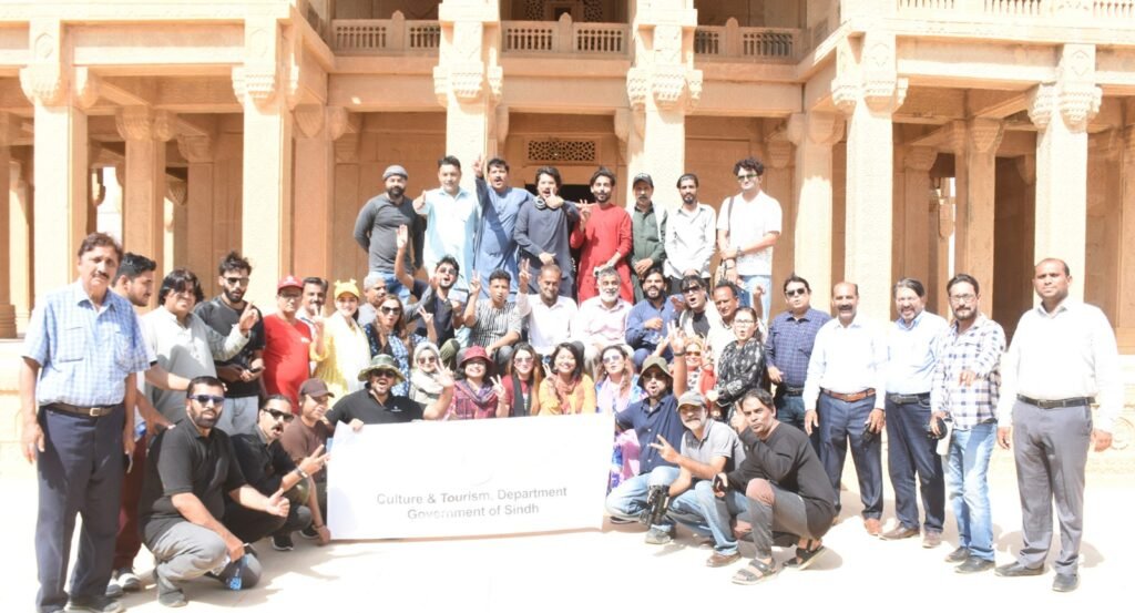 Arts Council Karachi organises a journalists’ trip to Keenjhar Lake and historic Makli Graveyard in Sindh.