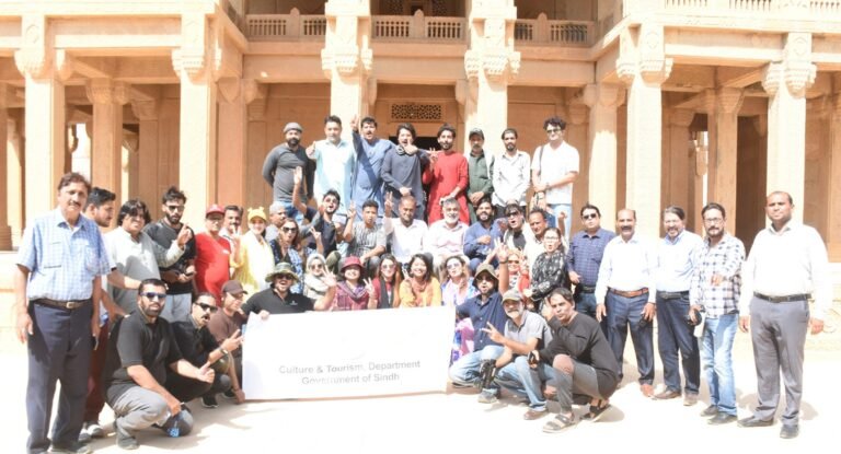 Arts Council Karachi organises a journalists’ trip to Keenjhar Lake and historic Makli Graveyard in Sindh.