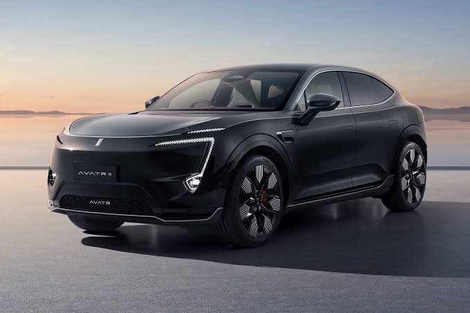 Top electric cars with the largest batteries in Pakistan in 2026, including Avatr 11, ZEEKR 009, BMW i7 and Kia EV9.
