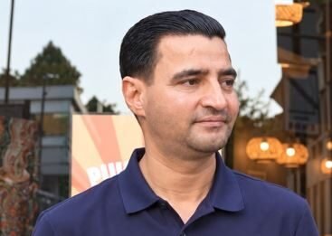 Asif Khaliq strengthens Arshad Chaiwala’s presence in Britain, brings famous 'karak chai' to more London customers British-Pakistani businessman Asif Khaliq expands Arshad Khan's Café Chaiwala brand with a third London outlet in New Malden.