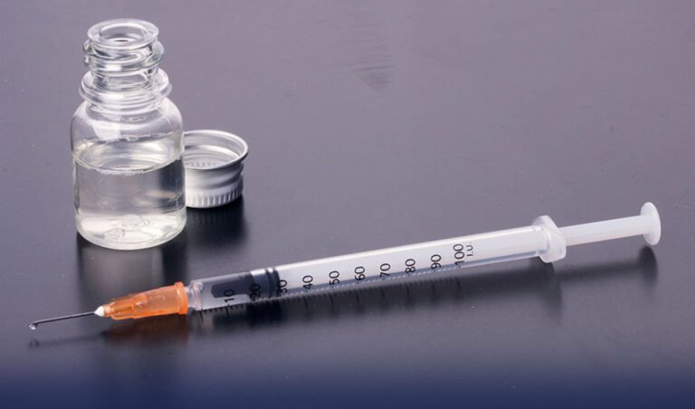 DRAP team seals Lahore manufacturing unit over unregistered syringe production