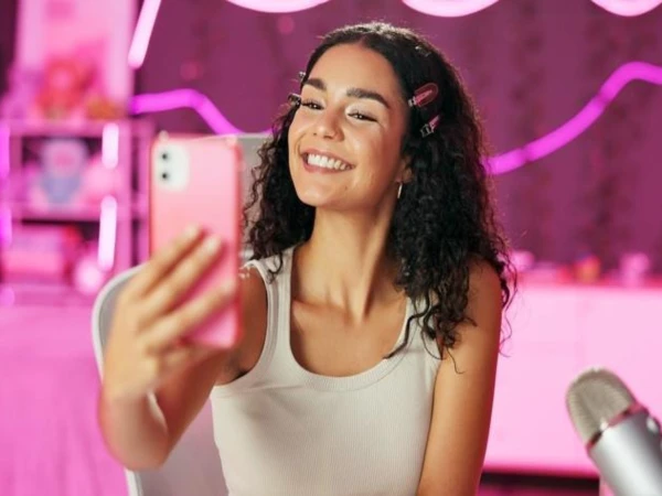 UK Woman Spends £30,000 to Become Influencer UK Woman Spends £30,000 to Become Influencer