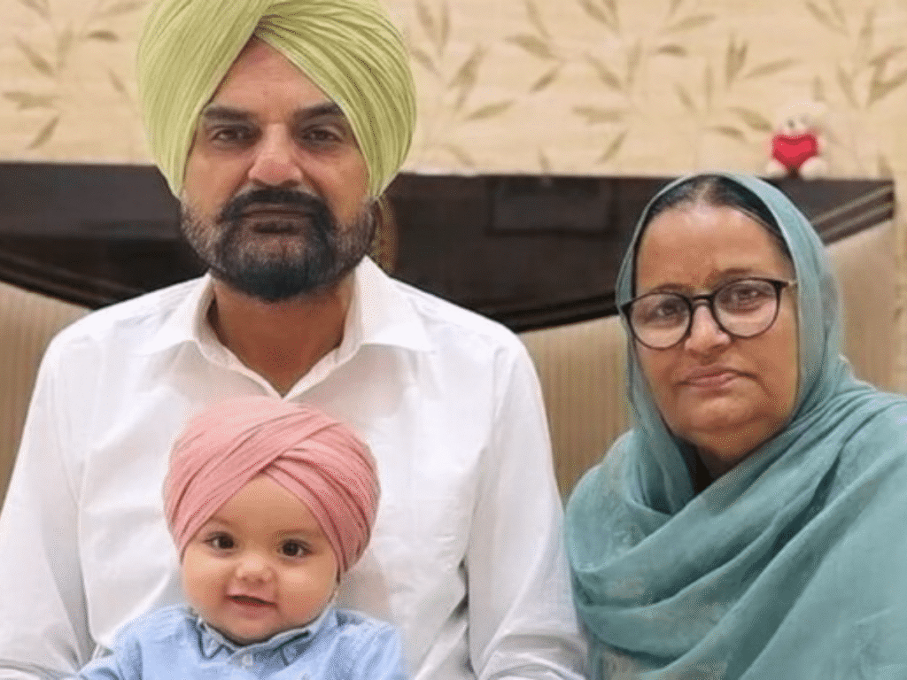 Little Sidhu Recreates His Brother’s Signature Gesture in Toronto Little Sidhu Recreates His Brother’s Signature Gesture in Toronto