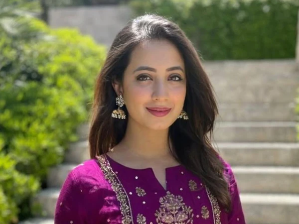 Komal Aziz Khan announces her permanent departure from showbiz to focus on business and personal growth.