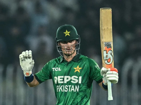 Maaz Sadaqat’s No-Look Six Steals the Spotlight! Maaz Sadaqat plays a spectacular no-look six against Sri Lanka.