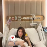 Neelam Muneer holding her newborn son Muhammad Hamdan in a hospital bed.