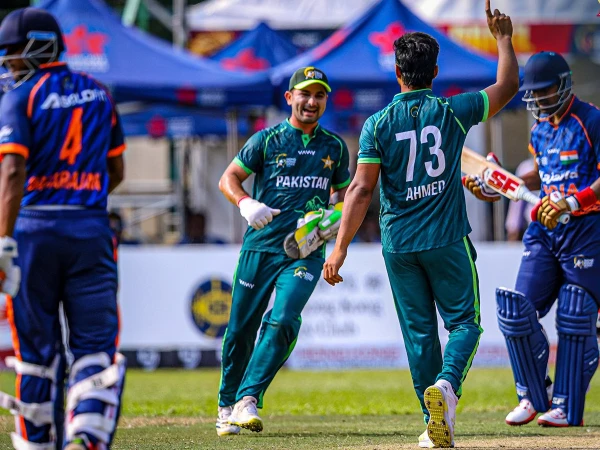 Pakistan defeat India in their second Hong Kong Sixes group match.