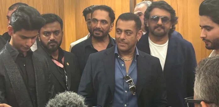 Salman Khan Leaves Dubai Fans Waiting
