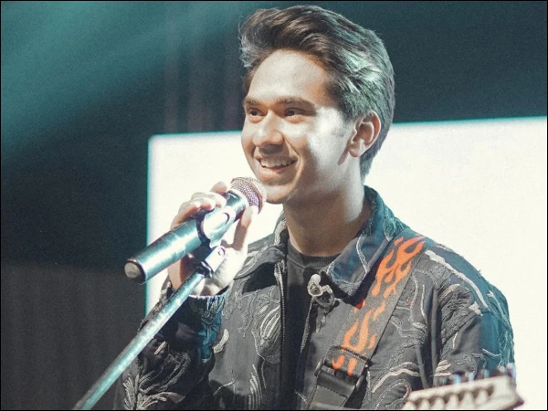 Samar Jafri ends his Hyderabad concert early amid crowd behavior and security concerns.
